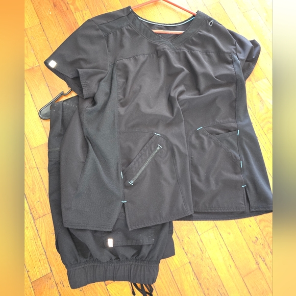 Plus size scrubs - Picture 1 of 9